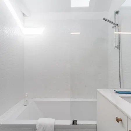 Apartment Guestready - Spacious And Modern W/ Skylight Porto