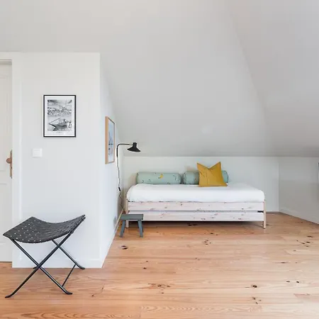 Guestready - Spacious And Modern W/ Skylight Apartment *