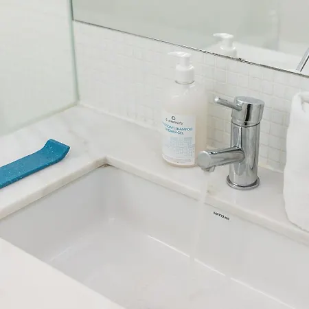 Guestready - Spacious And Modern W/ Skylight * Porto