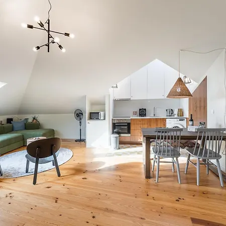 Guestready - Spacious And Modern W/ Skylight Apartment